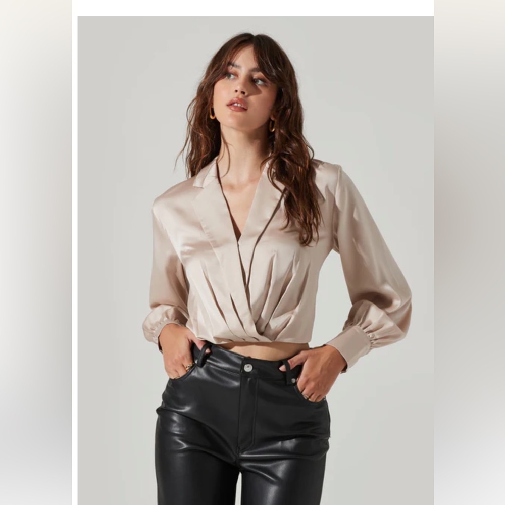 ASTR Marietta Satin airy cropped blouse cross front